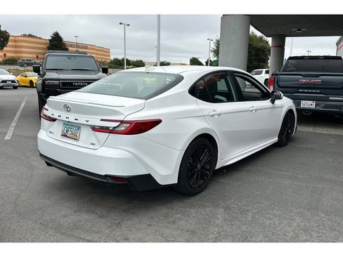 Used 2025 Toyota Camry SE FWD image 5