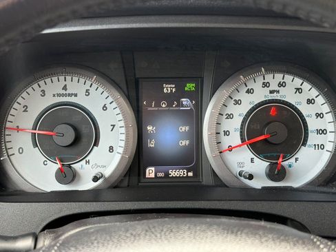 Used 2019 Toyota Sienna SE w/ SE Preferred Package FWD image 25