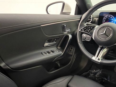 Used 2025 Mercedes-Benz CLA 250 image 23
