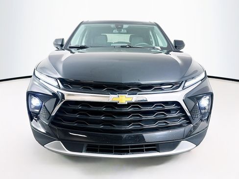 Used 2025 Chevrolet Blazer LT image 2