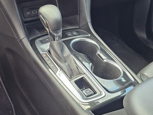 Used 2022 Chevrolet Equinox Premier image 22