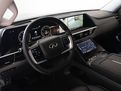 Used 2025 INFINITI QX80 Sensory AWD/4WD image 3
