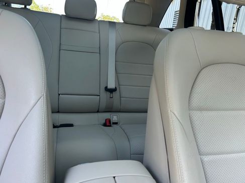 Used 2019 Mercedes-Benz GLC 300 4MATIC image 38