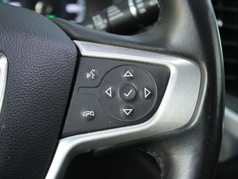Used 2017 GMC Acadia SLE FWD image 16