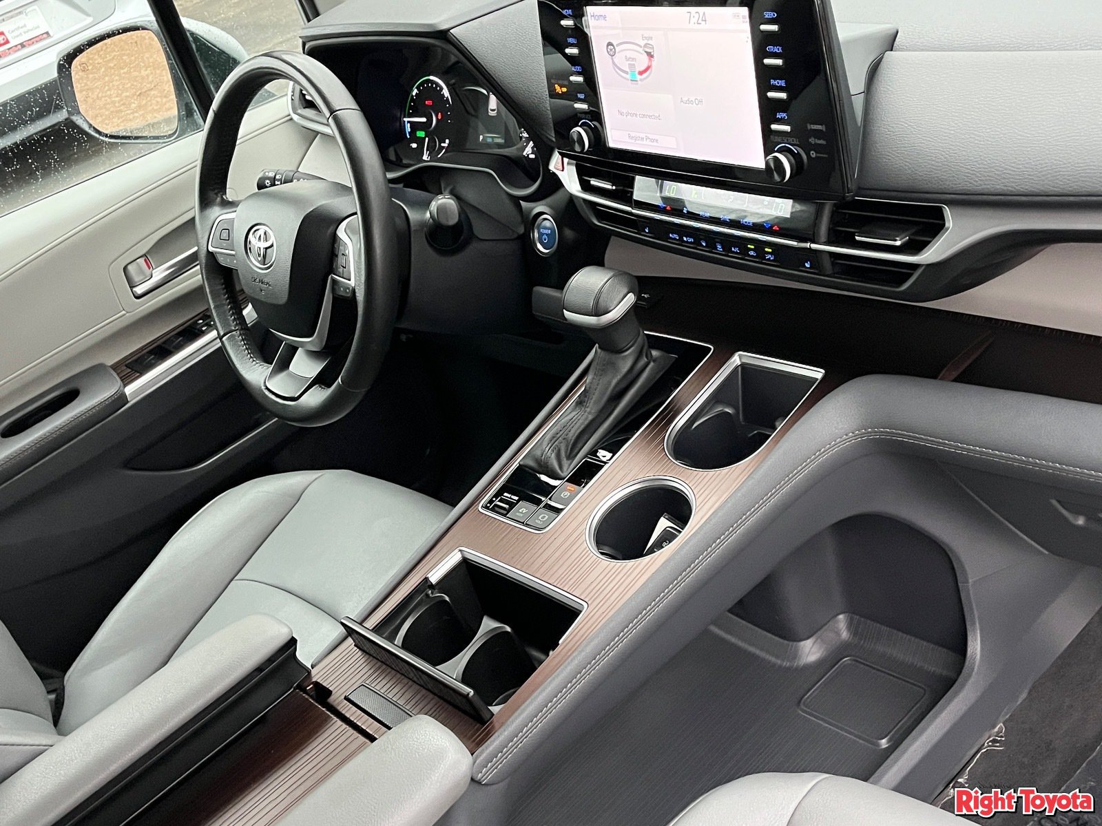 Certified 2024 Toyota Sienna XLE FWD image 13