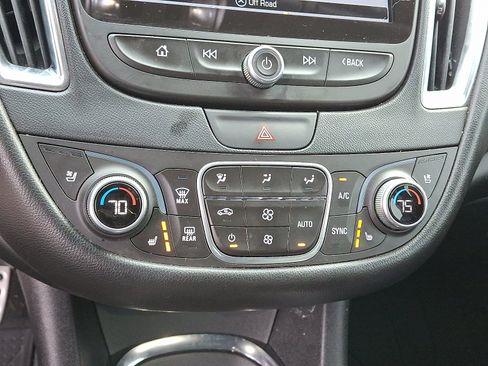 Used 2018 Chevrolet Malibu Premier w/ Premier Sun and Wheel Package image 16