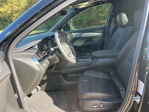 New 2025 Cadillac XT6 Luxury image 17