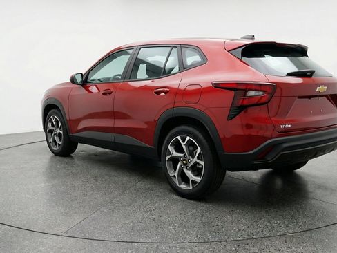 Used 2025 Chevrolet Trax LT FWD image 6