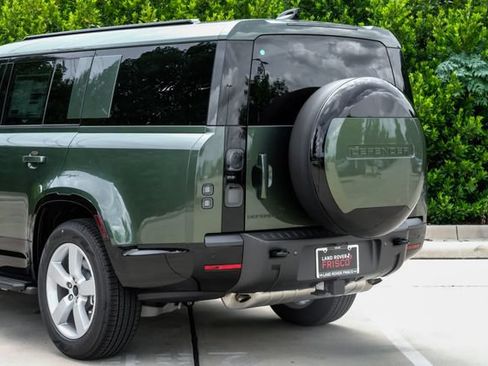 New 2026 Land Rover Defender 130 X-Dynamic SE AWD/4WD image 15