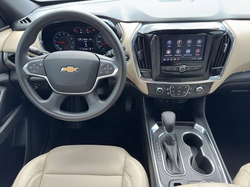 Used 2023 Chevrolet Traverse LS FWD image 11