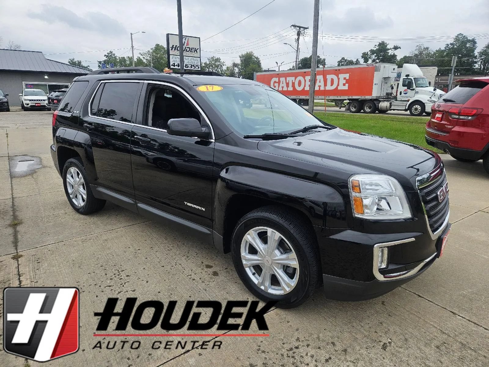 Used 2017 GMC Terrain SLE w/ Convenience Package FWD image 1