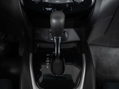 Used 2015 Nissan Rogue SV w/ SV Premium Package image 38