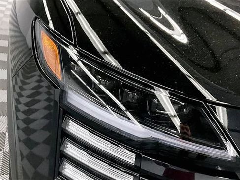 New 2026 Nissan Kicks SR w/ SR Premium Package AWD/4WD image 13