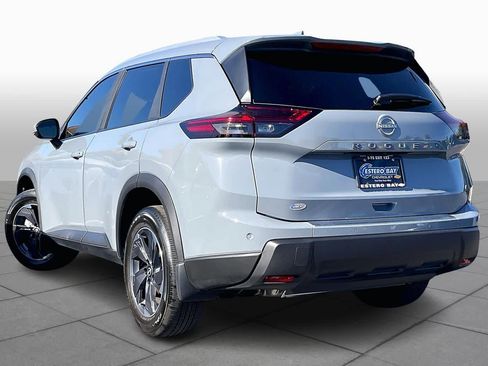 Used 2026 Nissan Rogue SV w/ SV Premium Package image 12