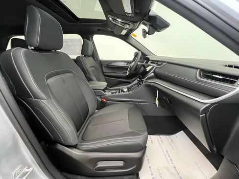 New 2025 Jeep Grand Cherokee Laredo X AWD/4WD image 9