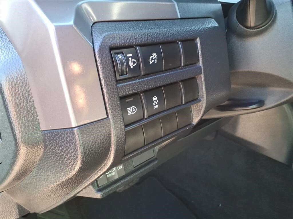 Used 2024 Toyota Tacoma SR5 AWD/4WD image 21