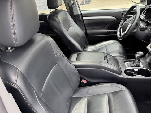 Used 2016 Toyota Highlander XLE AWD/4WD image 30