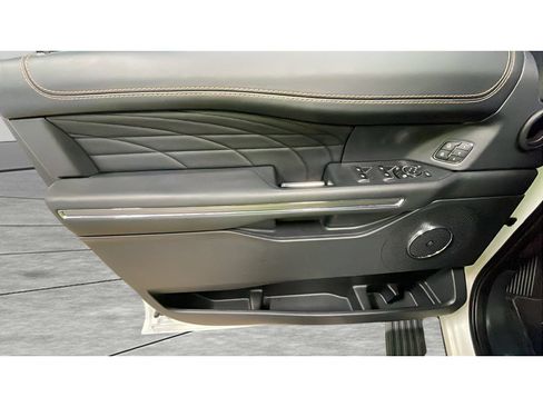 Used 2024 Ford Expedition Max Platinum AWD/4WD image 10