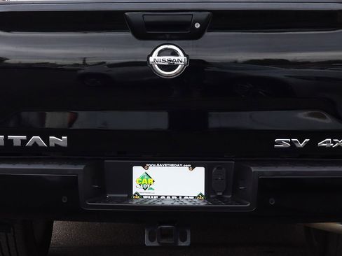 Used 2020 Nissan Titan SV w/ SV Convenience Package image 21