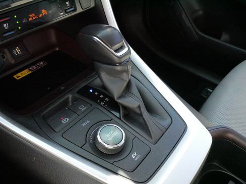 Used 2024 Toyota RAV4 Limited w/ Advanced Technology Package image 24