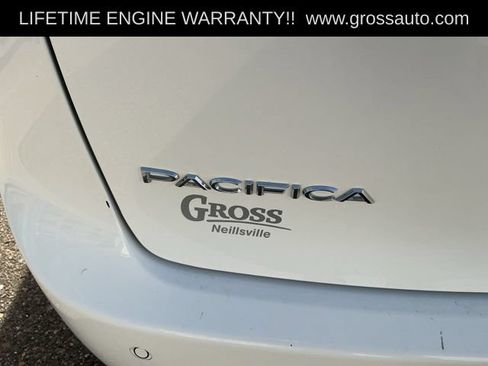 Used 2024 Chrysler Pacifica Touring-L FWD image 31