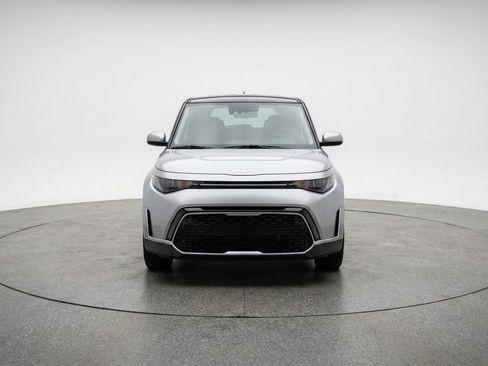 Used 2025 Kia Soul LX w/ LX Technology Package image 2