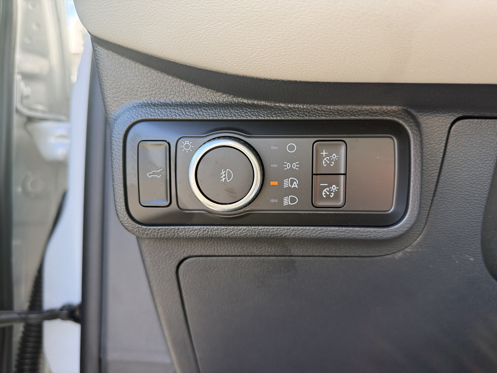 Used 2026 Ford Explorer Active w/ Active Comfort Package RWD image 40
