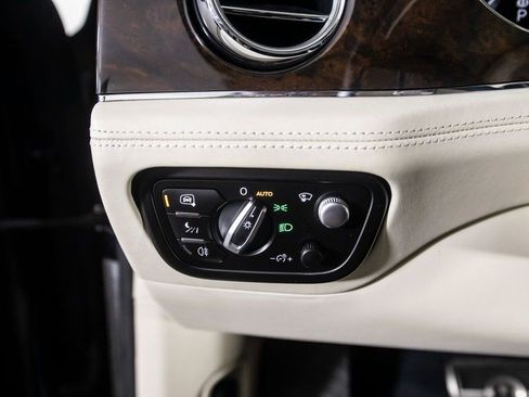 Used 2021 Bentley Bentayga image 41