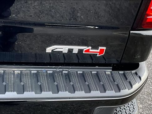 Used 2023 GMC Sierra 1500 AT4 w/ AT4 Preferred Package AWD/4WD image 7