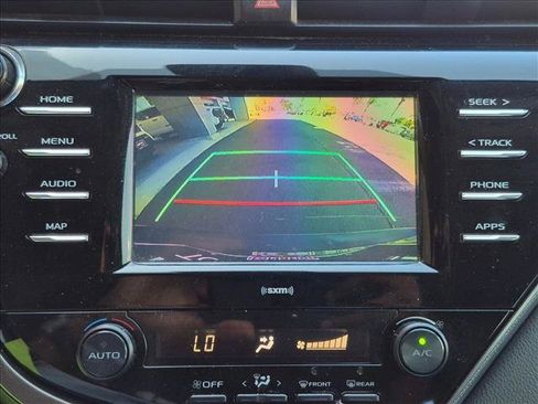 Used 2020 Toyota Camry SE FWD image 11