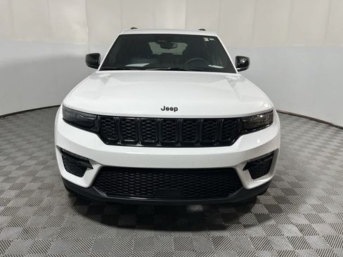 Used 2024 Jeep Grand Cherokee Limited w/ Black Appearance Package AWD/4WD image 3