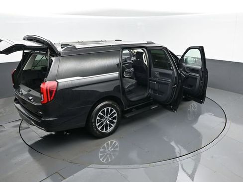Used 2025 Ford Expedition Max Platinum AWD/4WD image 37