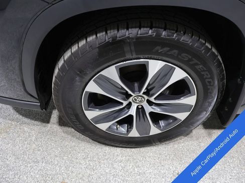 Used 2023 Toyota Highlander XLE AWD/4WD image 9