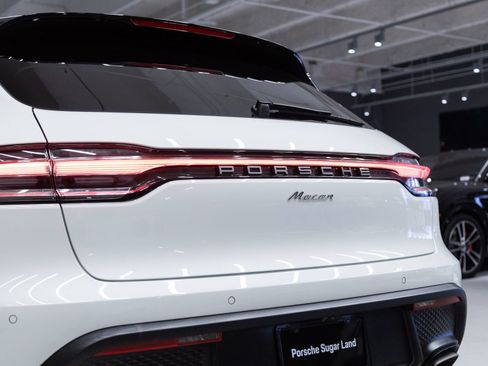 Certified 2026 Porsche Macan AWD/4WD image 31