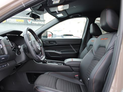 Certified 2025 Nissan Pathfinder Rock Creek image 17