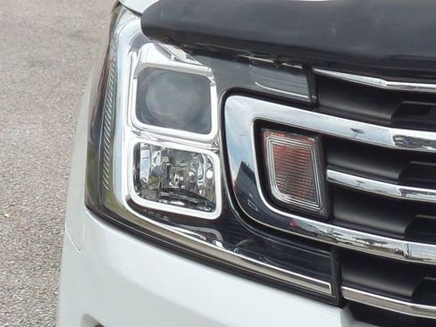 Used 2020 Ford Expedition XLT w/ Equipment Group 202A RWD image 10