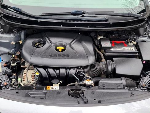 Used 2017 Hyundai Elantra GT image 9