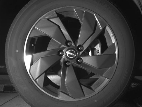 Used 2025 Nissan Rogue SV FWD image 13