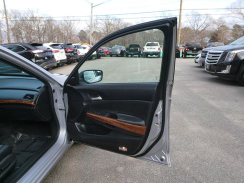 Used 2011 Honda Accord EX-L image 24