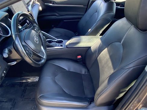 Used 2021 Toyota Camry XLE image 7