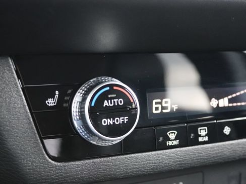Used 2025 Mitsubishi Outlander SE AWD/4WD image 7