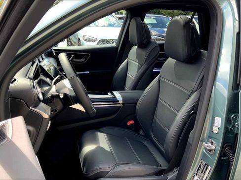 Used 2026 Mercedes-Benz GLC 300 4MATIC image 12