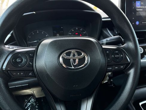 Used 2025 Toyota Corolla LE FWD image 28