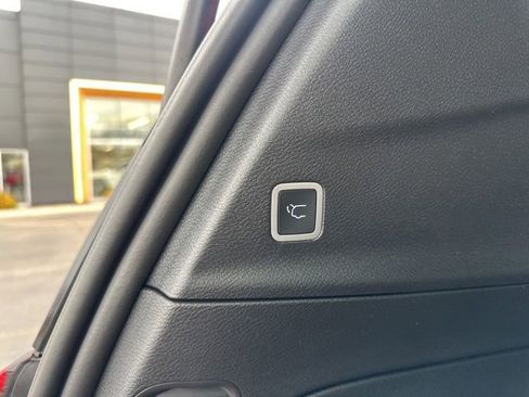 New 2026 Chrysler Pacifica Limited image 18