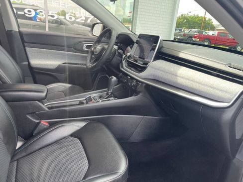 Used 2022 Jeep Compass Latitude AWD/4WD image 12