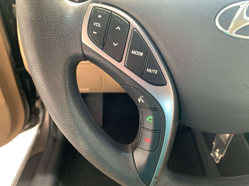 Used 2013 Hyundai Elantra GLS w/ Preferred Pkg FWD image 16
