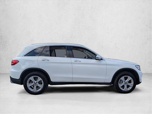 Used 2018 Mercedes-Benz GLC 300 4MATIC image 4