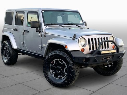 Used 2013 Jeep Wrangler Unlimited Sahara w/ Connectivity Group image 3