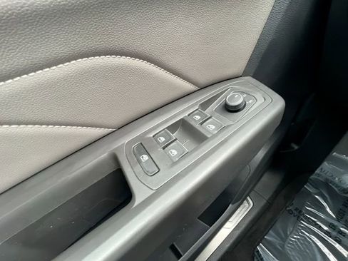 Certified 2022 Volkswagen Atlas SE w/ Black Wheel Package image 13