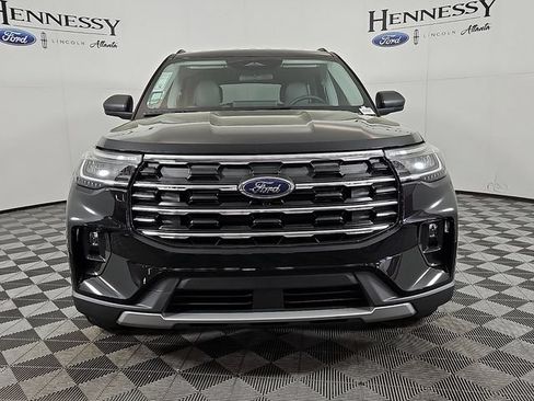 Used 2026 Ford Explorer Active w/ Active Comfort Package RWD image 3